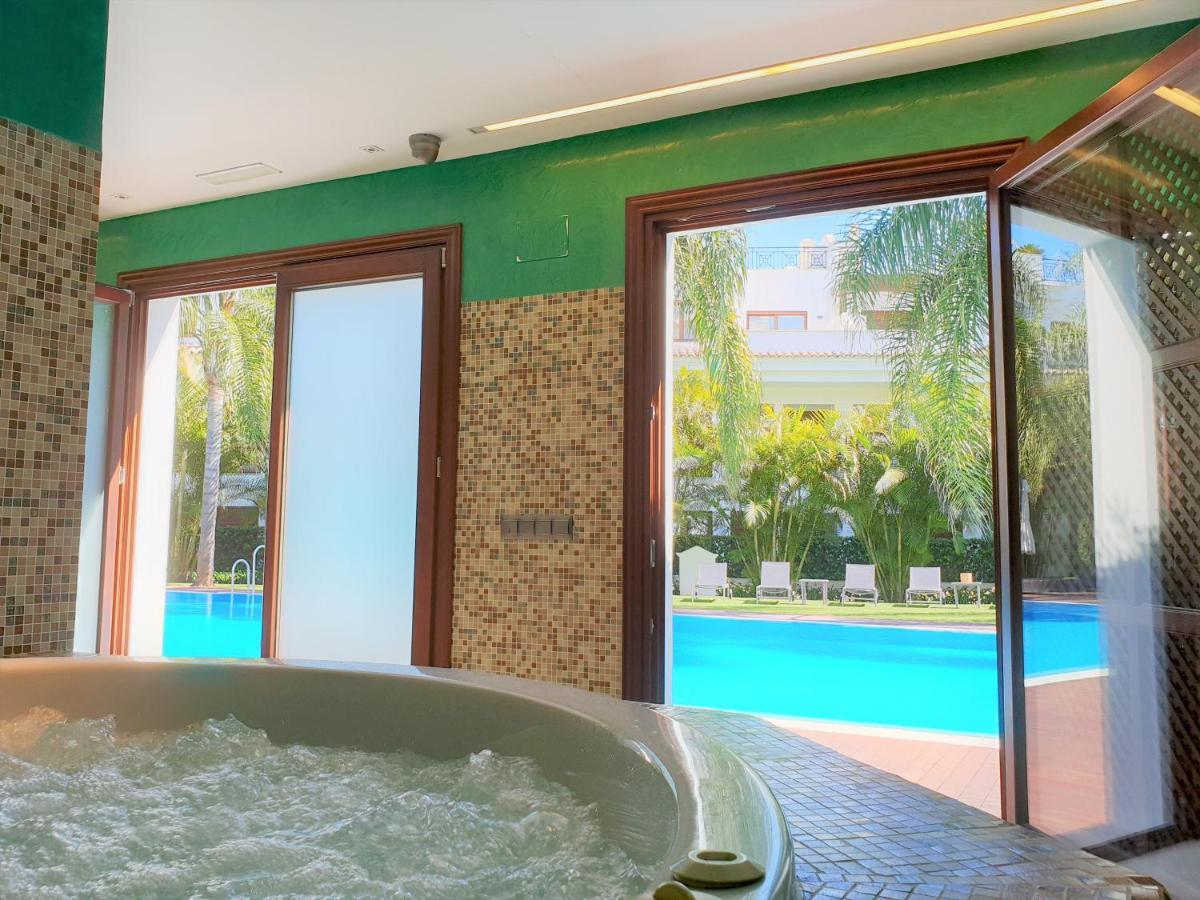 Luxury Apartment Frontal Beach In Doncella Beach Estepona Exterior foto