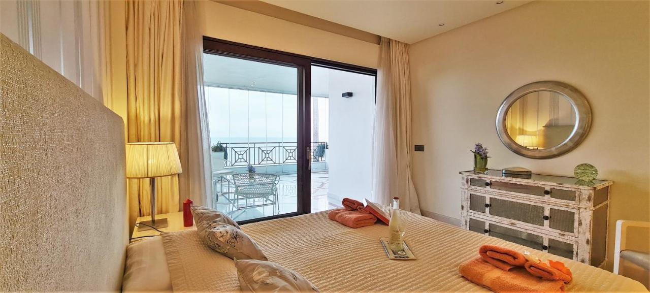 Luxury Apartment Frontal Beach In Doncella Beach Estepona Exterior foto