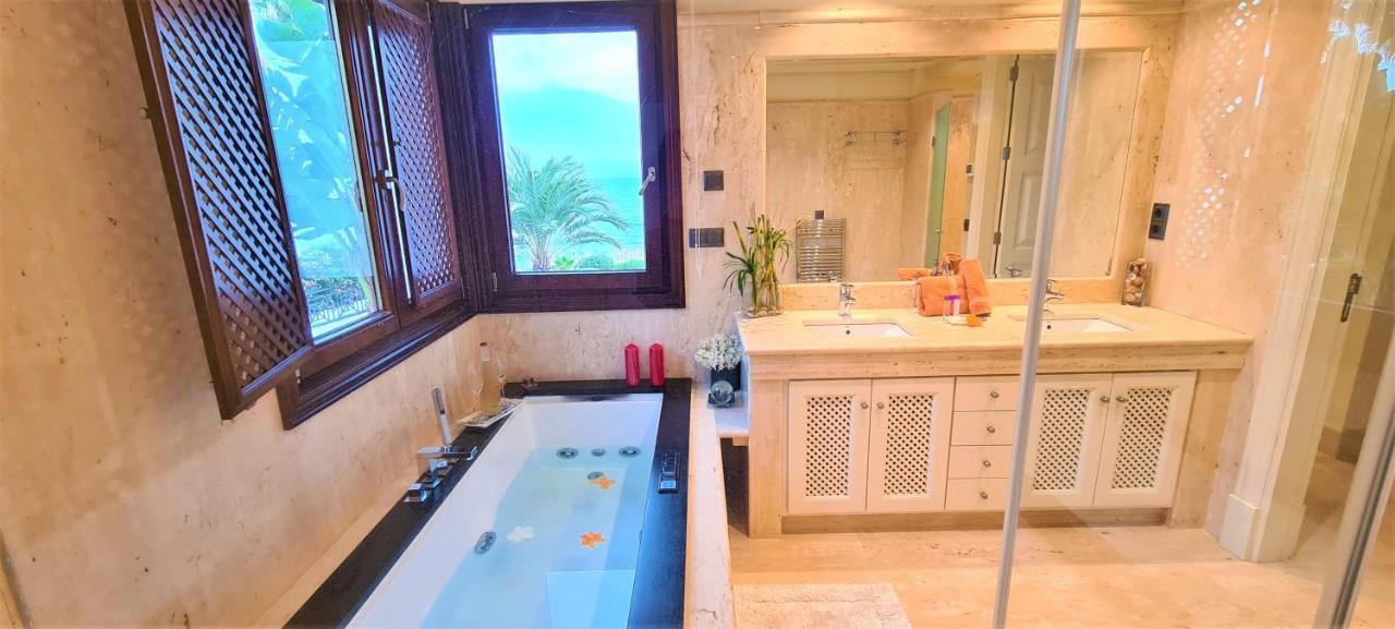 Luxury Apartment Frontal Beach In Doncella Beach Estepona Exterior foto