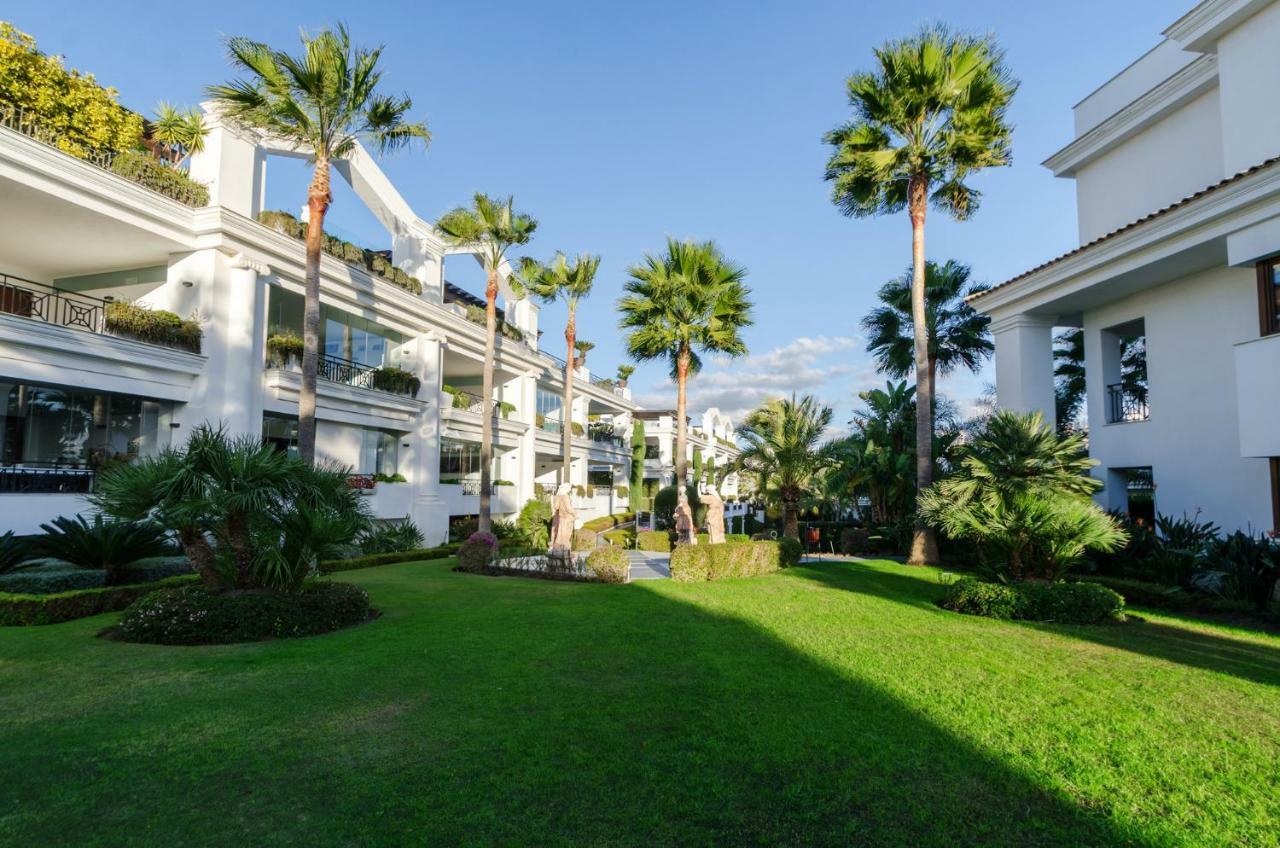 Luxury Apartment Frontal Beach In Doncella Beach Estepona Exterior foto