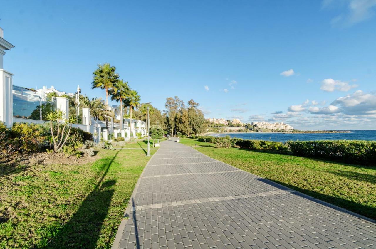 Luxury Apartment Frontal Beach In Doncella Beach Estepona Exterior foto