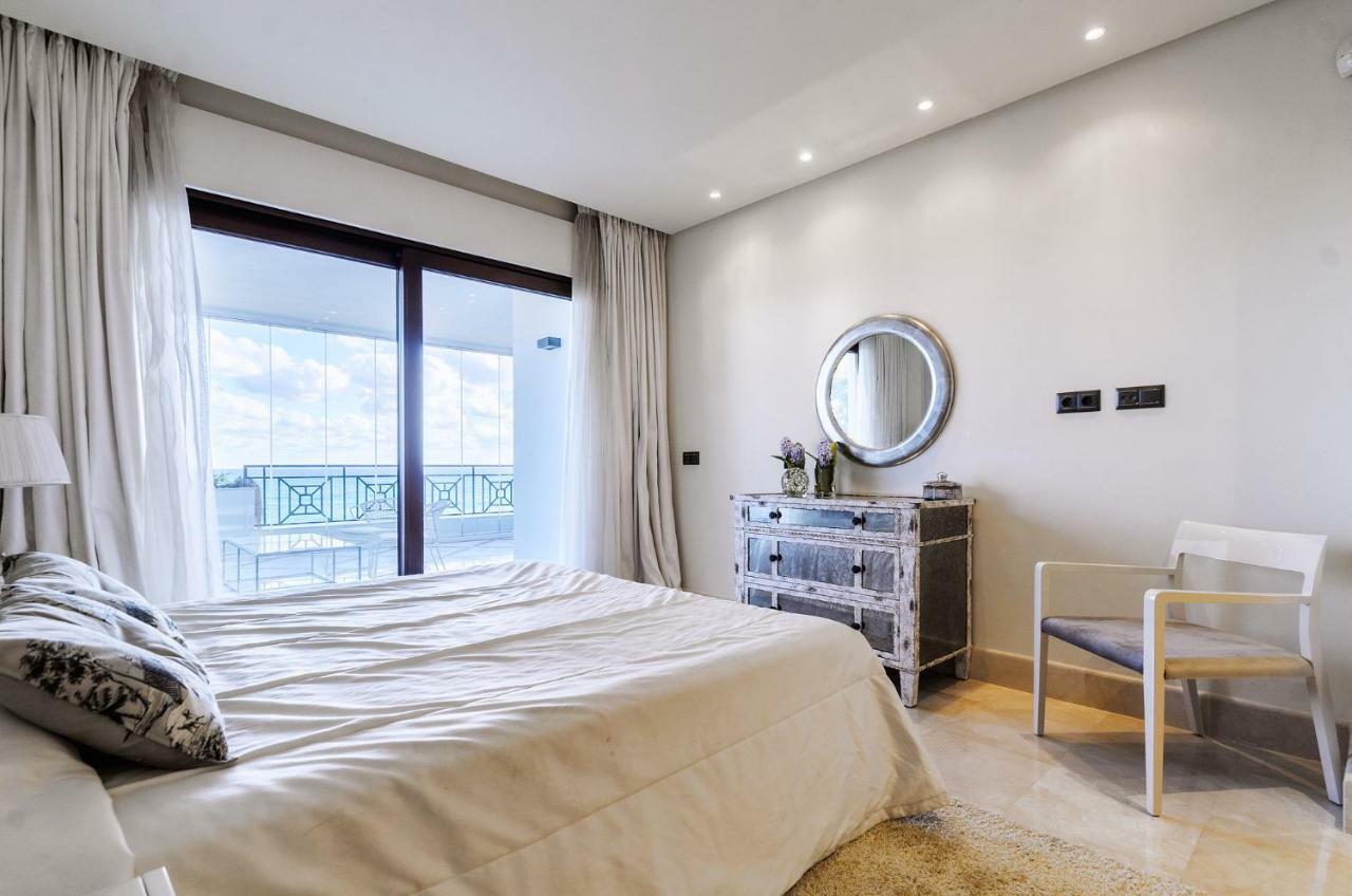 Luxury Apartment Frontal Beach In Doncella Beach Estepona Exterior foto